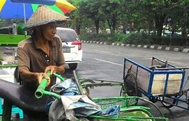 Kisah Nyata Tukang Becak Naik Haji Meninggal